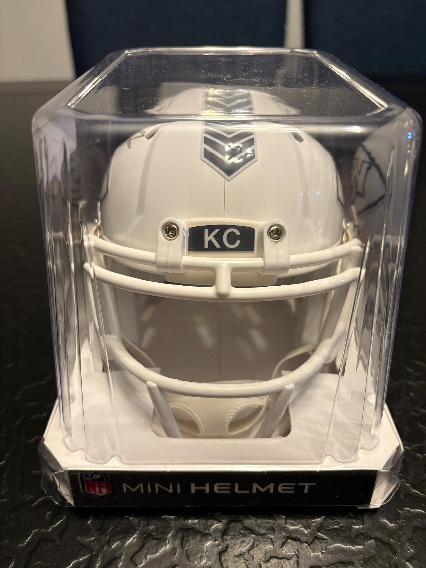 Mini Casco Firmado Kareem Hunt- Salute To Service-Beckett