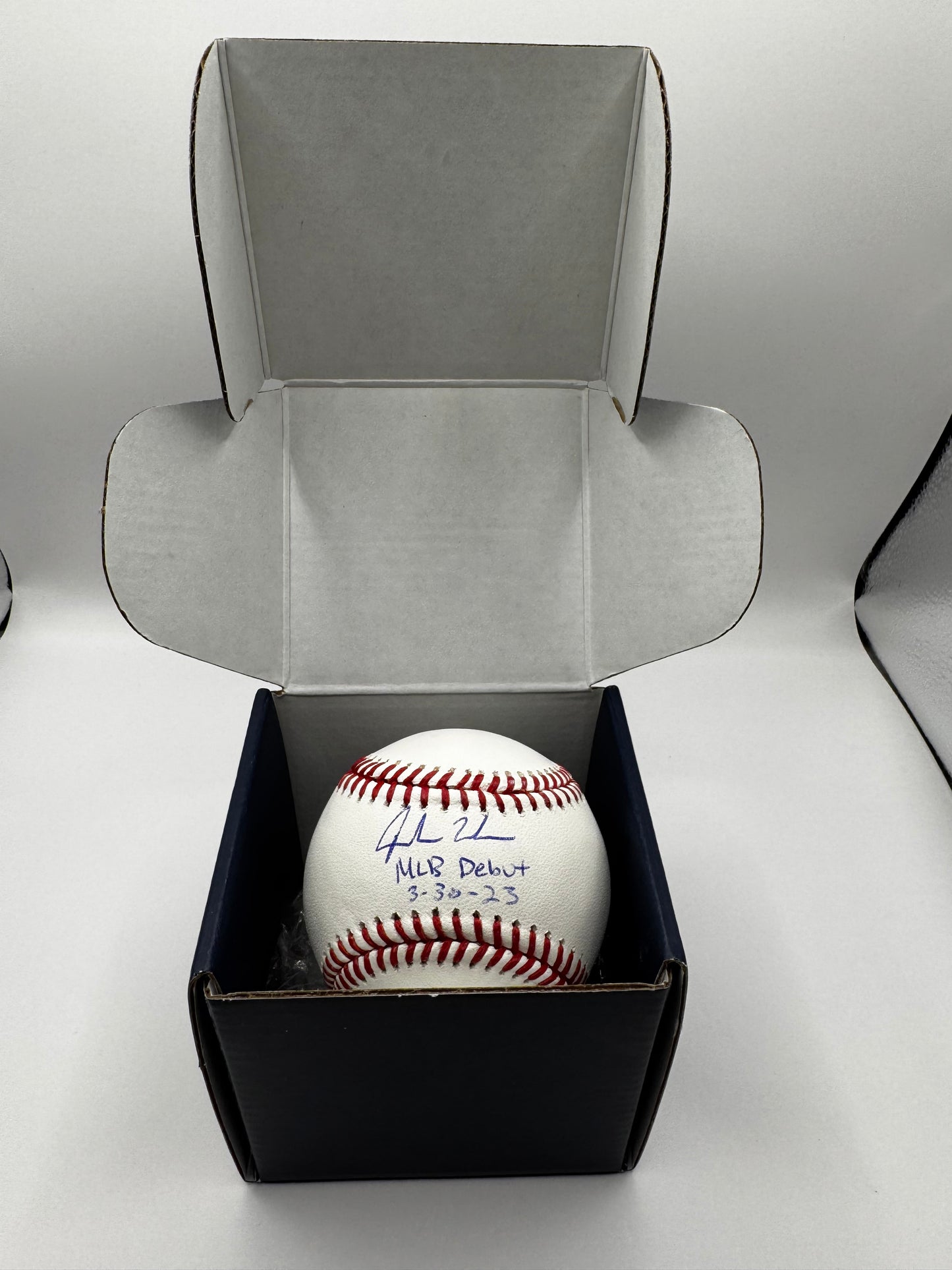 BOLA FIRMADA JORDAN WALKER Inscripción “MLB DEBUT 3-30-23”