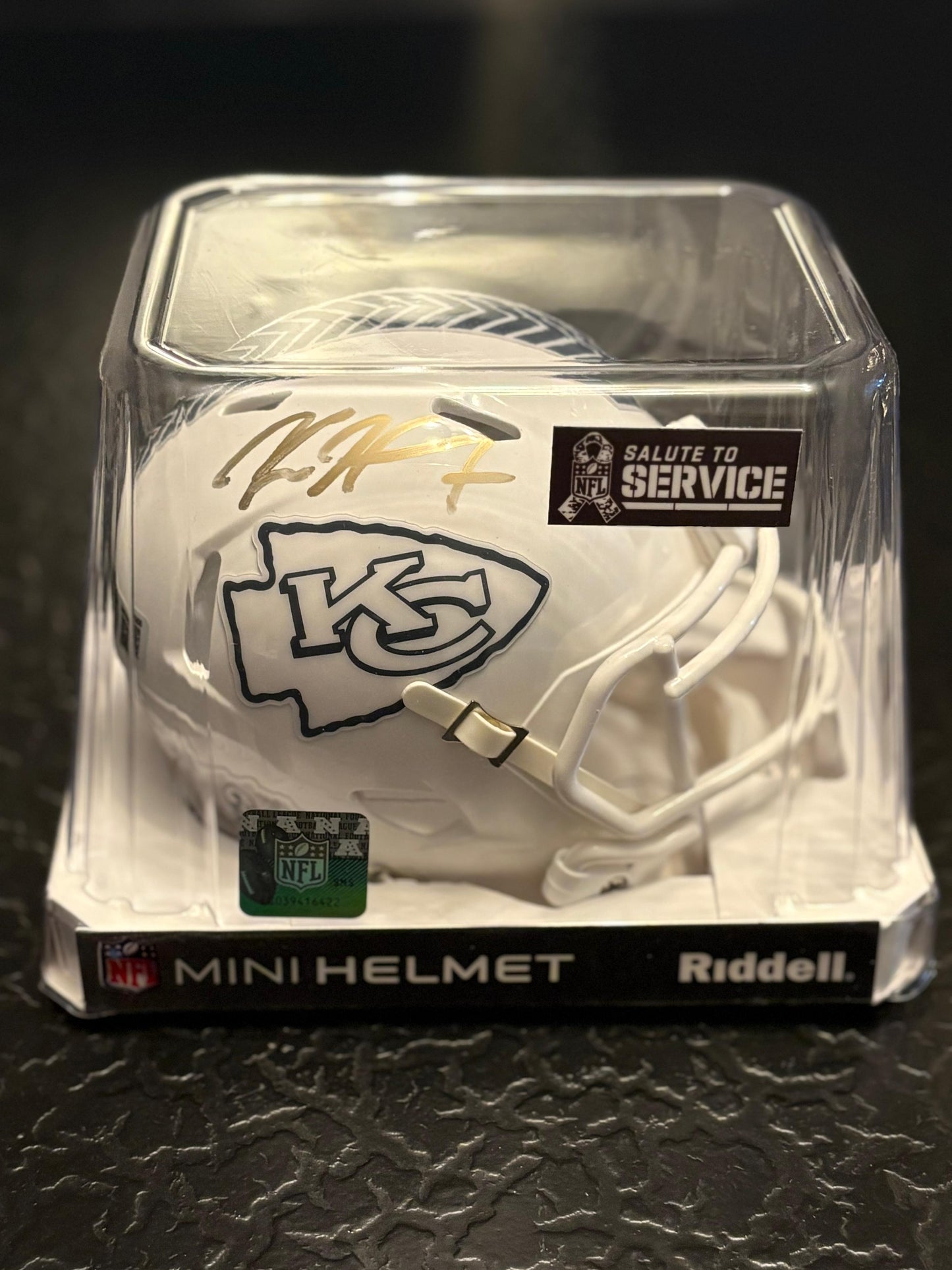 Mini Casco Firmado Kareem Hunt- Salute To Service-Beckett