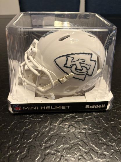 Mini Casco Firmado Kareem Hunt- Salute To Service-Beckett