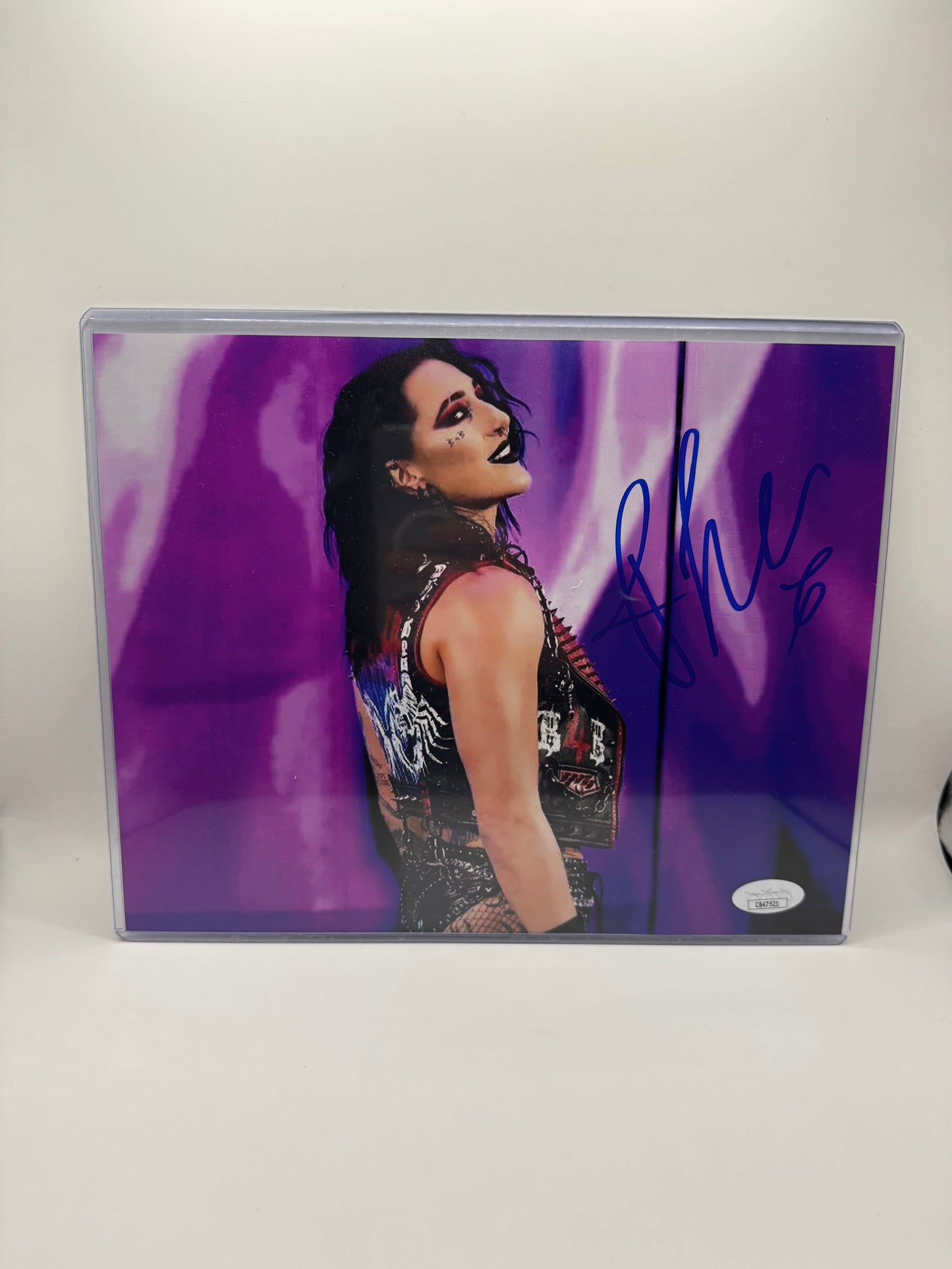 Foto Firmada Rhea Ripley JSA 8x10